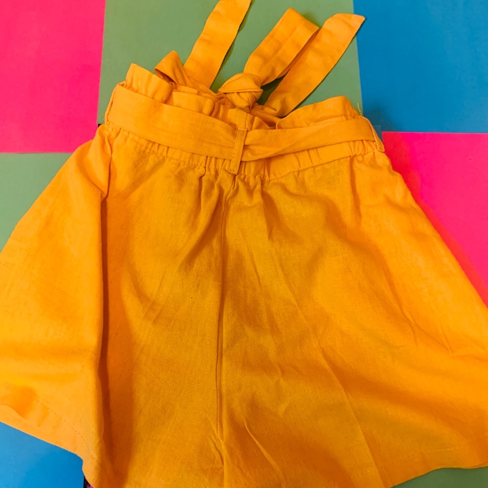 Yellow dress shorts 🩳!